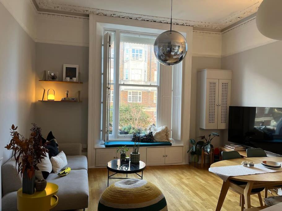 Gorgeous 2 Bedroom Flat In Charming Swiss Cottage London Bagian luar foto